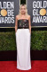Úgy fest, idén még a legszebbeknek sem jött össze. Margot Robbie Jennifer Lopezhez hasonlóan eddig soha nem lőtt mellé, most viszont valamiért nem sikerült ügyesen felöltöznie. A smink és a frizura persze ezúttal is 10 pontos volt, de a ruhája inkább egy sima koktélpartihoz illett, mintsem egy olyan díjátadó gálához, mint a Golden Globe.