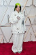 Billie Eilish hiába érkezett Chanel kosztümben, nem tudott pozitív benyomást kelteni. Ismerjük az énekesnő különc stílusát, így annyira nem lepődtünk meg, de azt gondoltuk, talán egy ilyen nívós gálára azért mégis sikerül rendesen felöltöznie - tévedtünk.