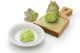 WASABI: nem minden sushi szerelmes veszi észre, hogy a wasabi gyökér, és hogy másnéven japán tormának hívják. Magának a növénynek szív alakú levelei és kicsi, fehér virágai vannak, a gyökerét paszta és por formájára reszelik. Szereti a sötét, nedves helyeket, de kertben is termeszthető.
