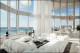 Setai Oceanfront Townhouse, Miami Beach, Florida

Néhány amerikai Airbnb luxushotelekben helyezkedik el, mint például a Setai Oceanfront Townhouse is Miamiban. Ez a három hálószobás-fürdős apartman lélegzetelállító kilátást nyújt a South Beach-re és az Atlanti-óceánra.