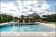 Meadow Estate, Southampton, New York

Ez a Hamptons stílusú ingatlan tökéletes választás, ha el akarnánk menekülni a nagyvárosi zajtól. Persze nem a szomszédban van, de ha már Amerikában járunk és New Yorkot, illetve a keleti partot célozzuk meg, remek opció lehet.