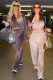 Mintha káprázna a szemünk: visszaugrottunk 2003-ba! Kim Kardashian idén adta ki saját velúrmelegítő-kollekcióját, és nem mást kért fel modellnek, mint régi legjobb barátnőjét, Paris Hiltont.