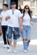 DiCaprio mindig is bukott a nála egy-két évtizeddel fiatalabb csajokra, "áldozatai" sokszor modellek voltak. Ezen a képen Camila Morrone oldalán sétálgatott éppen.
