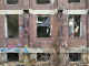 Az irodaház homlokzatán Ohmann Béla szobrász négy alkotása – többé-kevésbé megcsonkítva – még mindig ott áll: a kofa, a kertész, a földműves és a halász szobrok 2,5 méter magasak.