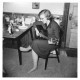 Connie Converse egy tehetséges amerikai zeneszerző és előadóművész volt, ennek ellenére csak 1974-es eltűnése után figyeltek fel rá. Az akkor 50 éves művész kocsiba ült és úgy kereket oldott, hogy azóta se látták nyomát. 