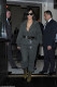 Kim Kardashian még egy bő overálban is meg tudja mutatni a vonalait.