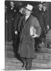 Al Capone főhadiszállását a chicagói Lexington Hotel 4-5. emeletén állította fel, amit az igényeinek megfelelően alakítottak át. Építtetett egy olyan liftet, ami kizárólag az ő privát rezidenciájára szállította az embereket,