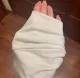 Emily panaszt tett a PrettyLittleThingnek, ám nem azt a választ kapta, amire számított. A portál kérte, hogy bizonyíték gyanánt küldjön pár fotót vagy videót arról, hogy a bikini tényleg átlátszó. Nos, nem csoda, hogy a csajnak eldurrant az agya, és világgá kürtölte a történteket a közösségi oldalán.