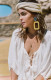 Hatalmas színes, köves ékszerek, amelyek a legegyszerűbb ruhadarabokat is látványossá varázsolják.