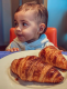És persze az ínycsiklandozó francia reggeliket, vajas croissant-nal!