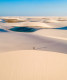 Lencois Maranhenses Nemzeti Park, Brazília 

Brazília északkeleti részén, az Atlanti-óceán partján fekszik ez a különleges nemzeti park, ahol az esős évszakban minden évben türkiz lagúnák ezrei jelennek meg a homokdűnék között, ami elképesztő látványt nyújt. Rejtély, hogy a halak és a rákok hogyan jutnak ide évről évre az aszály után, azonban a vizekben ilyenkor csak úgy hemzsegnek – a legalkalmasabb időpont a hely meglátogatására július, augusztus és szeptember.
