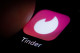 "Anne elővette a telefonját és megmutatta a vőlegényem Tinder-profilját. Sokkot kaptam. Elsőre csak álltam ott, tátott szájjal és bámultam a fotókat róla. Egyre csak azt mondogattam, hogy ez nem lehet, ez nem történhet meg." "Anne elővette a telefonját és megmutatta a vőlegényem Tinder-profilját. Sokkot kaptam. Elsőre csak álltam ott, tátott szájjal és bámultam a fotókat róla. Egyre csak azt mondogattam, hogy ez nem lehet, ez nem történhet meg."