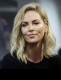 Charlize Theron anyja előtte gyilkolta meg az apját

A Dél-Afrikában nevelkedett színésznő szörnyű családi körülmények között nőtt fel. Az apja nagyon komoly alkoholbeteg volt, és ha nem jutott hozzá függősége tárgyához, egyszerűen ripityára verte a lakást vagy éppen a családját. A színésznő édesanyja besokallt, és egy tragikus éjjelen a kis Charlize szeme láttára agyonlőtte a férjét. A nőt nem csukták le, mert a hivatalos papírok szerint a tett önvédelem volt.