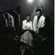 June Carter gyereksztárként kezdte a családi zenekarban – hangja már ekkor elkápráztatta a gyermek Johnny Casht. Évekkel később egy turné során találkoztak először, szerelem volt első látásra, pedig ekkor még mindketten házasok voltak.