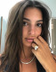 Emily Ratajkowsky gyűrűje hatalmas, ám mégis visszafogott, letisztult darab.