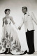 Hubert de Givenchy 1954-ben lépett be Audrey Hepburn életébe, amikor ezt a virágos ruhát tervezte neki a Sabrina című film munkálatai során.