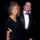 Sarah Jessica Parker és Matthew Borderick - A sztárpár 1997-ben házasodott össze, ami azt jelenti, hogy már 21 éve együtt vannak. Ez a kép éppen az esküvőjükön készült, ahol SJP a konvenciókkal szembemenve fekete ruhában mondta ki a boldogító igent.