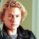 Heath Ledger. Kate Hudson mesélte egy interjúban, hogy a legjobb színpadi csókja az azóta elhunyt színésszel történt a 2002-es Gyávaság Tollai című filmben.