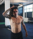 A spanyol válogatottban játszó Héctor Bellerín a hosszú haj mellett tette le a voksát, melyet a meccseken általában összefog. Bár így úgy is nagyon sármos, kienfedve azonban még szexibb. 