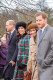 A bennfentes hozzátette, hogy a távolság jót tett a testvérpárnak. Kontinensnyi távolságból sikerült ugyanis rendezniük problémáikat. Kérdés, hogy Meghan hercegnét ez miképpen érinti majd a jövőben. Vajon lesznek még ilyen boldogok négyesben, mint ezen a képen?