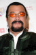 Steven Seagal - Filmjeiben mindig pozitív karaktereket játszik, de valójában indulatkezelési problémákkal küzd és ezt a forgatások alatt mások is megtapasztalták már.