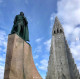 A templom előtt található egy emlékmű is: a szobor Leif Erikssont ábrázolja, egy viking felfedezőt. Ő volt az első európai, aki elérte a szárazföldi Észak-Amerikát, a mai Új-Fundland területét. A szobor egyébként régebbi, mint maga a templom, és az Egyesült Államok ajándéka volt.