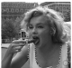 Merilyn Monroe még enni is szexin tudott