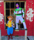 Nem tudjuk, kinek az ötlete lehetett, de ez a páros mindent visz az Instán! Woody és Buzz. Egy ilyen poénért nem mennek a szomszédba nagyiék.