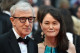 Woody Allen (61) és Soon-Yi Previn (21) - Egy lista, amiből nem maradhat ki Woody Allen. A rendező és örökbefogadott unokahúga 1997-ben kezdtek randizni, mikor Woody még a lány örökbefogadójával, Mia Farrow-val élt együtt. Woody Allen (61) és Soon-Yi Previn (21) - Egy lista, amiből nem maradhat ki Woody Allen. A rendező és örökbefogadott unokahúga 1997-ben kezdtek randizni, mikor Woody még a lány örökbefogadójával, Mia Farrow-val élt együtt.