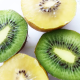 Tisztít, méregtelenít és energizál a kiwi, ami a bélrendszert is egészségesen tartja. Tisztít, méregtelenít és energizál a kiwi, ami a bélrendszert is egészségesen tartja.