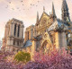 Notre-Dame-székesegyház, Franciaország

A Párizsban található gótikus stílusú templom nevének jelentése „Mi asszonyunk”, és ez a francia főváros legismertebb temploma. A Szajna-parton fekvő székesegyház egy világörökségi helyszín, 2019. április 15-én azonban kigyulladt a templom tornya és tetőszerkezete, a tűz következtében pedig megsemmisült a kúp alakú torony. A tüzet a nyomozás szerint valószínűleg rövidzárlat okozta.