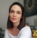Kriszta megható posztban búcsúzott utolsó napján.
"Ha ezt a posztot olvassátok, immáron végleg kiderült, hogy Barbara elbúcsúzott Csillagkúttól, elbúcsúztam a sorozattól. Ezt a posztot közvetlenül azután írom, hogy megnéztem Barbara temetését. Nagyon méltó búcsújelenet. Köszönöm az íróknak és a kollégáimnak a munkát és érzékenységét, ahogy ezt a jelenetet megformálták. Köszi srácok, Szívzsebre vágtam!" - fogalmazott a színésznő.
