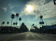 Los Angeles – pontosan 10 betű. Ha viszont spanyolul a teljes nevét kimondjuk, akkor így hangzik: El Pueblo de Nuestra Señora la Reina de los Angeles del Río de la Porciúncla. Ez pedig már éppen 52 betűvel több, mint ahogyan mi nevezzük. Los Angeles – pontosan 10 betű. Ha viszont spanyolul a teljes nevét kimondjuk, akkor így hangzik: El Pueblo de Nuestra Señora la Reina de los Angeles del Río de la Porciúncla. Ez pedig már éppen 52 betűvel több, mint ahogyan mi nevezzük.