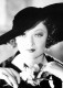 Myrna Loy

Képzett táncosnő volt, aki később karrierjét teljesen a színészetnek szentelte. Hollywood hőskorszakában az egzotikus szerepek egyik megtestesítője volt, gyakran játszott ázsiai származású karaktereket, de nem egyszer a végzet asszonyaként tűnt fel a filmvásznon.