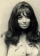 Gyönyörű és tehetséges volt, de a szerelmi élete nem úgy alakult, ahogy szerette volna. 1974. június 1-jén kivált a Shocking Blue-ból, hogy szólókarriert kezdjen, onnantól pedig egyre több tragédia történt vele.