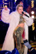 Miley Cyrus sajnos gyakran nyúl szőrmebundáért a gardróbban, ami nem nehéz, hiszen hatalmas választéka van belőlük. Színes, mintás, visszafogott - egy a közös bennük, mind igazi.