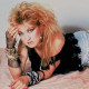Cindy Lauper - A színésznő1981-ben egy ruhaüzletben volt kénytelen munkát vállalni, hogy ki tudja fizetni a 80.000 dolláros perköltséget, amit a banda előző ügyvédje nyújtott be. Két évvel később szólókarrierbe kezdett, azóta nincs anyagi gondja. Cindy Lauper - A színésznő1981-ben egy ruhaüzletben volt kénytelen munkát vállalni, hogy ki tudja fizetni a 80.000 dolláros perköltséget, amit a banda előző ügyvédje nyújtott be. Két évvel később szólókarrierbe kezdett, azóta nincs anyagi gondja.