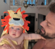 Ricky Martin tündéri kislánya, Lucia gyönyörű kék szemekkel tekint a világra. Legújabb fotóján éppen fürdés után kapták lencsevégre apukája karjaiban.