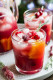 Sangria. Az Aperol Spritz helyett itt egy remek alternatíva, ha azt már meguntad. Bár igaz, hogy a rosé sosem megy ki a divatból, de a forró nyári napokon igazán adhatsz egy esélyt egy pohár sangriának is. 
