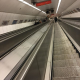 Ha már a leghosszabbaknál tartunk, fontos megemlíteni a leghosszabb mozgólépcsőt is. Merthogy Budapestnek ilyen is van, méghozzá a Széll Kálmán téren: a metróból ezzel juthatsz a felszínre. Ha már a leghosszabbaknál tartunk, fontos megemlíteni a leghosszabb mozgólépcsőt is. Merthogy Budapestnek ilyen is van, méghozzá a Széll Kálmán téren: a metróból ezzel juthatsz a felszínre.