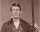 1848-ban egy Phineas Gage nevű vasúti dolgozó igen komoly balesetet szenvedett, amikor egy reaktív fekete por felrobbant, a robbanás következtében pedig egy fémrúd fúródott arcának bal oldalába, ami teljesen átszúrta a férfi koponyáját. Gage a balesetet csodával határos módon túlélte, azonban személyisége teljesen megváltozott a sérülés következtében. Ő volt az első olyan beteg, akinek agyi sérüléseit a neurológusok a viselkedés és a személyiségjegyek megváltozásával hozták összefüggésbe. A férfi végül 1860-ban halt meg, és többek között ő is a colmai temetők egyikében nyugszik.