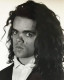 A Trónok harca című sorozat Tyrion Lannisterjét megformáló Peter Dinklage a 80-as években elkapta a hairmetal stílushullám. Bár inkább hasonlít egy középszerű latin sorozat szereplőjére, mint rocksztárra.