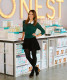 Jessica Alba - A színésznő a társalapítója a gyerekeknek szánt egészséges termékeket gyártó Honest Companynak, amely pelenkákat, háztartási felszereléseket, élelmiszereket és táplálékkiegészítőket is árul. Jessica Alba - A színésznő a társalapítója a gyerekeknek szánt egészséges termékeket gyártó Honest Companynak, amely pelenkákat, háztartási felszereléseket, élelmiszereket és táplálékkiegészítőket is árul.