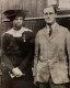 Franklin D. Roosevelt

Franklin és Eleanor gyerekkoruk óta ismerték egymást, hiszen rokonok voltak, ám csak később lettek elválaszthatatlanok. 1902-ben, idősebb korukban találkoztak újra egy Fehér Ház-beli összejövetelen. Három évvel később házasodtak össze és hat gyermekük született.