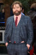 Bizarr interjúsorozat

Bár sokan nem tudják, a filmsztár a FunnyorDie.com-ra is forgatott videókat, méghozzá elég nagy sikerrel. A „Két páfrány között Zach Galifianakis-szal” sorozatban két cserepes páfrány között készített interjúkat népszerű hírességekkel. Azt mondjuk már a meglepő díszletből is sejthetjük, hogy a műsor stílusa sem mindennapi: az interjúk során bizarr, egymáshoz egyáltalán nem kapcsolódó kérdések hangzanak el, olykor kínos terméknépszerűsítésekkel és oda nem illő szexuális megjegyzésekkel fűszerezve. Abszurditása ellenére a sorozat nagyon népszerű lett, és a színész többek között olyan hollywoodi sztároknak tett fel a kérdéseket, mint Will Ferrell, Justin Bieber, Jennifer Aniston vagy Bruce Willis. A műsor egyik producereként Galifianakis egymást követő három évben is Primetime Emmy díjat nyert a legjobb televíziós minisorozat vagy tévéfilm kategóriájában.