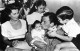 Frank Sinatra 19 évesen vette el első feleségét, Nancy Barbatót, akivel három gyerekük született: Nancy, Frank Jr. és Christina. Sikerei csúcsán járt, amikor viharos viszonyba keveredett az egzotikus szépségű filmcsillaggal, Ava Gardnerrel, akinek kedvéért tizenegy év után elhagyta feleségét és gyermekeit.