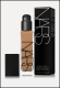 NARS Natural Radiant Longwear Foundation (Net-a-porter.com, 36 EUR, 30 ml)

"A NARS 'Natural Radiant Longwear Foundation' szuper könnyűvé teszi a bőrt, de teljes fedést nyújt több mint 16 órán keresztül. Görögdinnye, alma és málna kivonatokkal, ásványi anyagot kiegyensúlyozó porokkal rendelkezik."