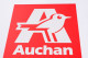 Az Auchan december 24-én 12 óráig várja a vásárlókat, az áruházlánc tapasztalatai szerint a vevőknek „biztonságot jelent, hogy szükség esetén még az utolsó pillanatban is tudnak vásárolni, igény van ilyenkor is a friss termékekre”. Tudatták azt is, hogy december 27. és 30. között a szokásos nyitvatartási időben működnek az üzleteik, december 31-én 16 óráig lesznek nyitva.