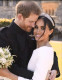 Sussex hercege és hercegnéje

Sussex hercegnéje igencsak meglepte a világot, amikor Givenchy couture-t viselt 2018-as esküvőjén. Meghan elárulta, megkérte Kellert, a ruha tervezőjét, hogy varrjon "valami kéket" a ruha bélésébe. „A belevarrt darab a ruha anyagából származott, amelyet az első randevúnkon viseltem” – mesélte -  „Tudtam, hogy ez csodálatos meglepetés lesz a férjemnek."