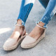 8. Egy pár espadrille cipő

A legtöbb stylist szerint az espadrille cipők elengedhetetlen kellékei a tavasznak, egy cseppnyi luxust adnak még az egyszerű póló-farmer kombóhoz is. Bátran kombináljuk széles szárú nadrággal, egyszerű felsőkkel és néhány ékszerrel kiegészítésként. Az összhatás maga lesz a megtestesült tavaszi álom!